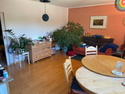 Tolle West-Ost ausgerichtete Wohnung mit Keller und 1 Garage in Regensburg