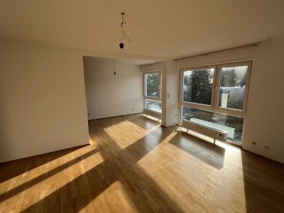 Helle, gut geschnittene 4 Zimmerwohnung in Egelsbach mit Balkon und Garage