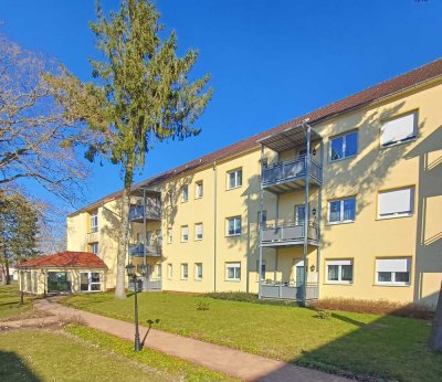 Barrierefreie 1 & 2 Raum Wohnung in schöner Wohnanlage mit traumhaftem Park und Wintergarten