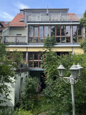 Wunderschön angelegtes Mehrfamilienhaus in Zentrumslage mit Balkonen, Wintergärten und Garten