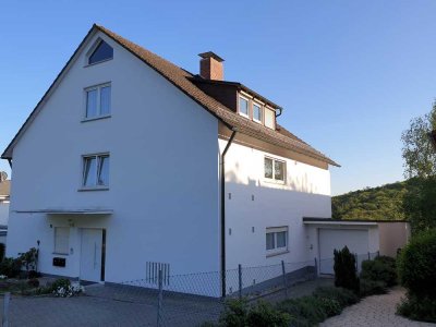 Wohnung in gedämmtem Haus, Einbauküche und Balkon