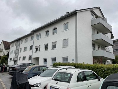 Schöne renovierte 3 Zimmerwohnung mit Balkon und Gartenanteil