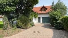 Schönes Haus , 800 m² Garten, 6 Zimmer, neu renoviert zu vermieten