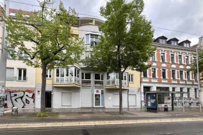 Sofort bezugsfrei: Gepflegte Etagenwohnung mit toller Aufteilung und 2 Balkonen in Connewitz