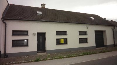 Einfamilienhaus mit Nebengebäude