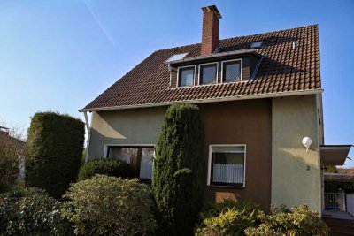 Freistehendes Einfamilienhaus mit Einliegerwohnung