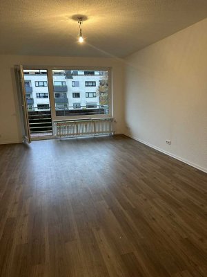Sanierte 1-Zimmer-Wohnung mit Balkon und EBK