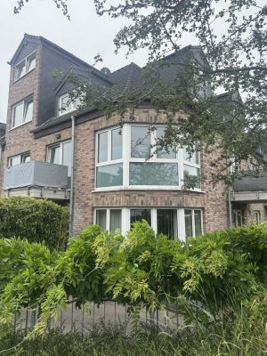 Freundliche 2 Zimmer KDB in Rodenkirchen Weiß