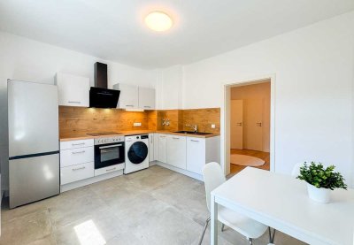 Erstbezug nach Sanierung* neu möblierte 2-RW mit EBK * Bad mit Fenster & Wanne* AK* grüne Wohnlage*