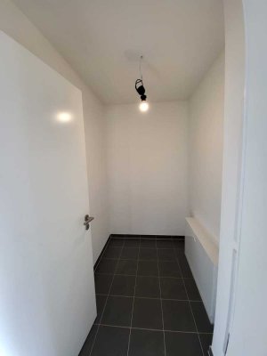 Geschmackvolle 2-Raum-Penthouse-Wohnung  mit Terrasse und EBK