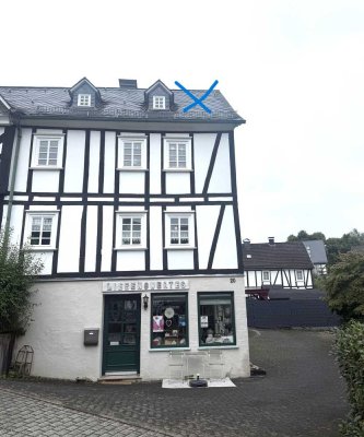 Nostalgische, teilmöbilierte, kuschelige Dachgeschosswohnung am Rande des alten Fleckens
