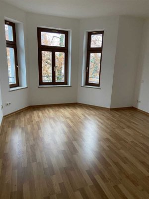 vermietet: 3-Zimmer im DG mit Laminat, Balkon, Bad mit Wanne und Dusche!