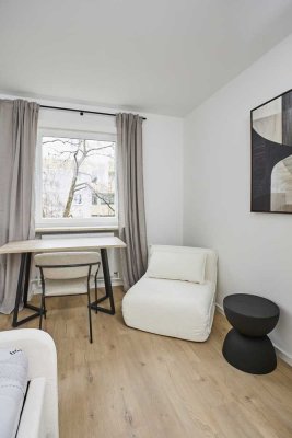 Neurenoviertes Zimmer. Neugründung 4-Zimmer WG! Erstbezug nach Renovierung.