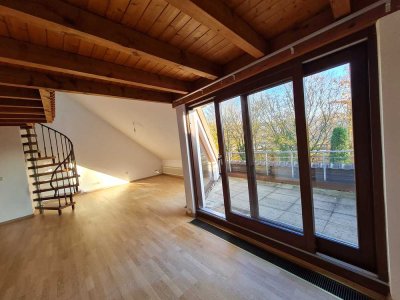 Stilvolle 2,5 Zimmer-Galerie-Wohnung mit Süd-Terrasse Neckarnähe