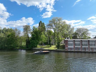 großzügiges Loft an der Spree mit Garten, hohe Decken, Echtholzboden, Design-EBK, Bootsliegeplatz