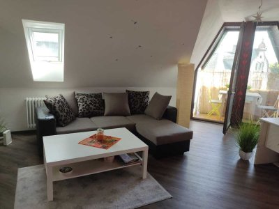 Sehr schöne, geräumige 1-Zimmer-Dachgeschosswohnung mit Balkon und EBK in Hanau, Jahnstraße