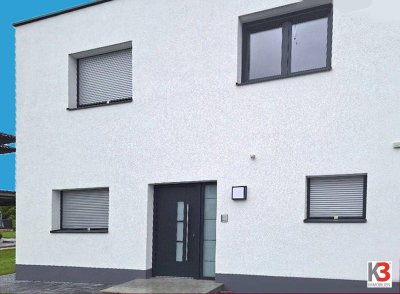 K3 - GROSSZÜGIGE DOPPELHAUSHÄLFTE. Moderner Neubau im Erstbezug. Hochwertige, elegante Ausführung.Grosse Terrasse. Carport. Unverbaubarer Fernblick nach Süden.