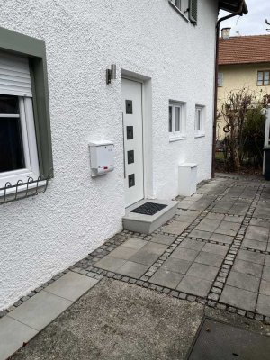 Renov. 2-Zimmer-Erdgeschoss-Wohnung mit eig. Eingang in saniertem und gepflegtem Altbau an Single.