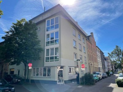 Schöne großzügige 3-Zimmerwohnung - voll renoviert / zentral und ruhig / mit Balkon
