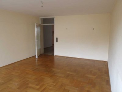 Geschmackvolle  Drei-Zimmer-Wohnung mit großen Balkon in Bamberg