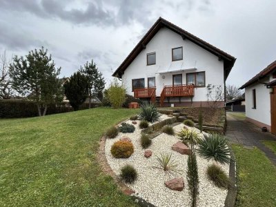 Platz für die ganze Familie - großzügiges Einfamilienhaus mit ELW auf über 2000m² Grundstück