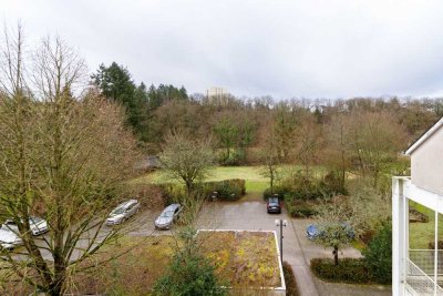 Trier-Olewig - Gut aufgeteilte Dachgeschoßwohnung mit Ausbaureserve im Speicher und schönem Blick