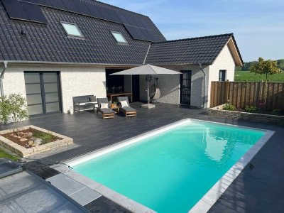Traumhaftes Einfamilienhaus: Luxus trifft Nachhaltigkeit mit beheizbarem Pool in Sörhausen