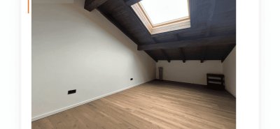Große moderne Dachgeschosswohnung mit Stil
