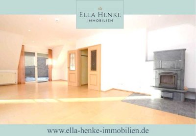 Schöne, große Maisonette- Wohnung mit Kamin, Dachterrasse + Einbauküche.