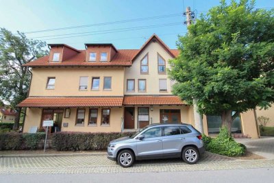 +Frei und sofort einziehen: 3-Zimmer Eigentumswohnung mit Balkon und Stellplatz in naturnaher Lage+