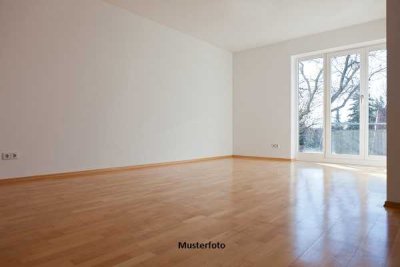 4-Zimmer-Wohnung, Loggia und Stellplatz