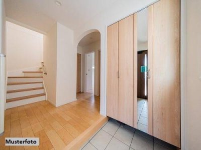 Einfamilien-Doppelhaushälfte mit Terrasse