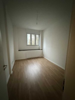 Kernsaniertes in ruhigem Wohnhaus