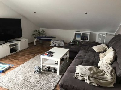 Gepflegte 3-Zimmer-(zzgl. Bad und Küche)-DG-Wohnung mit EBK und Stellplatz in Erkelenz-Hetzerath
