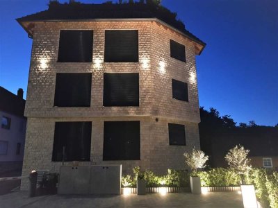 •	Haus mit 4 Attributen: einzigartig, luxuriös, zeitlos, elegant