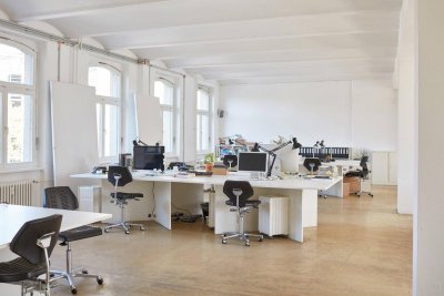 Eindrucksvolle 6-Zimmer Wohnung im Dachgeschoss in bester Lage, Nähe Börse