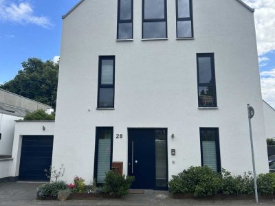 Modernes, geräumiges 7-Zimmer-Einfamilienhaus in familienfreundlicher Lage