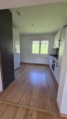 Helle und moderne 4-Zimmer Wohnung mit Balkon in Aflenz Zentrum (WG geeignet)