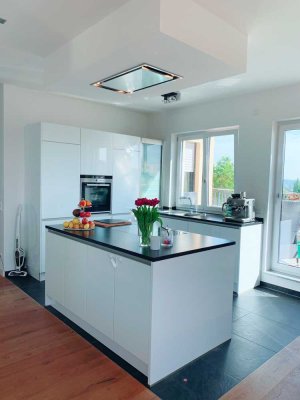 Exklusive 3-Zimmer-Penthouse-Wohnung mit gehobener Innenausstattung mit EBK in Bad Vilbel