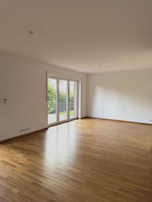 Großzügige 2 Zimmer- Wohnung mit offener Küche