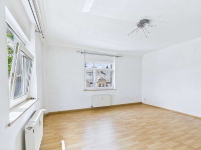 Gepflegte 2-Raum-Wohnung mit Wintergarten/Loggia in Auerbach