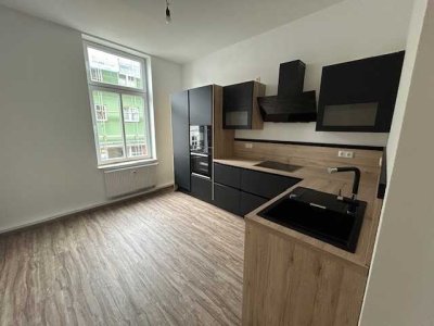 Erstbezug nach Sanierung: 4-Zi.-Wohnung mit Terrasse in Schleswig