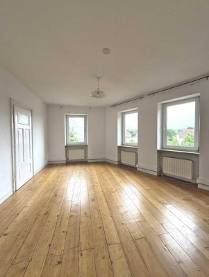 7540 - Charmante 4-Zimmerwohnung mit EBK und Tageslichtbad in Landau!
