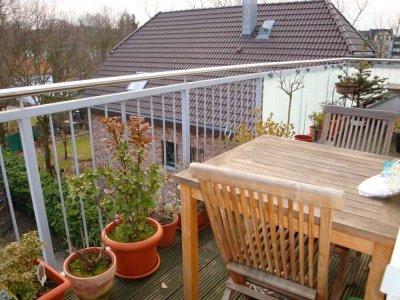 Dachgeschoss ca. 90 qm mit 2 Bädern und 10 qm Loggia in ruhigem 5 Parteienhaus