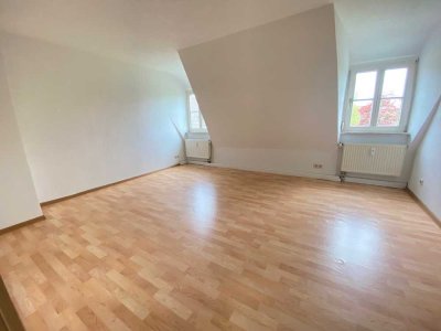Helle Dachgeschosswohnung nähe Bodenseecenter