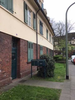 *großzügige 2-Zimmer-Wohnung mit Balkon*