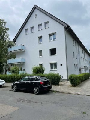 Sanierte und renovierte Wohnung mit Einbauküche & Balkon: wunderschöne 1-Zimmer-Wohnung in Frankfurt