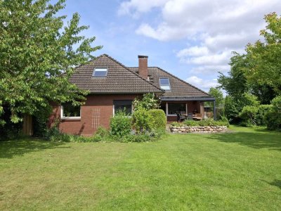 6,5-Zimmer-VIEBROCK-Einfamilienhaus mit Doppelgarage und Außenpool