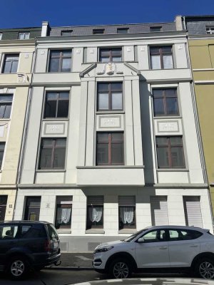 großzügige 4-Zimmer Wohnung-zentrale Lage-WG geeignet