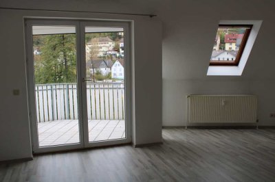 Gepflegte 1-Zimmer-DG-Wohnung mit Balkon und EBK in Schramberg